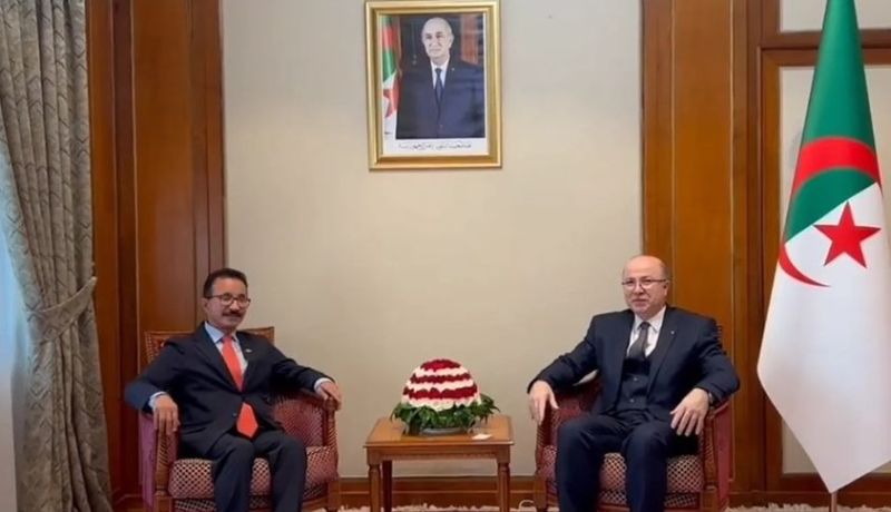 الوزير الأول يستقبل الرئيس التنفيذي لمجموعة موانئ دبي العالمية