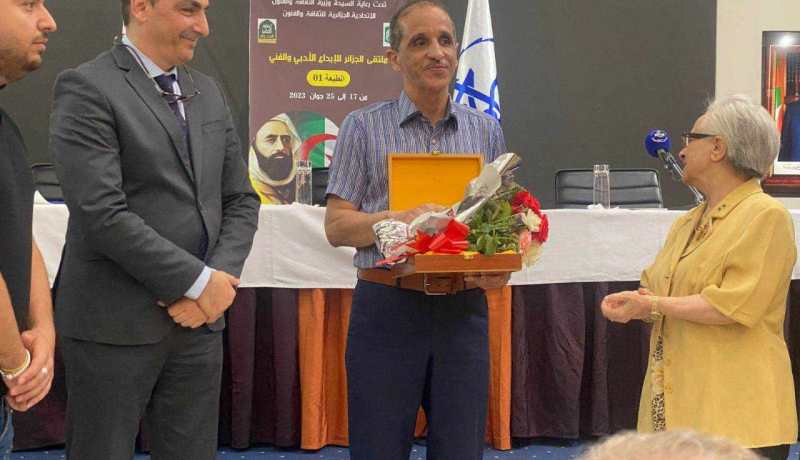 أدباء عرب يشيدون بجهود الرئيس تبون في خدمة الثقافة ولمّ الشمل العربي