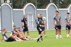 بالصور والفيديو.. لاعبو الخضر يواصلون تحضيراتهم لموقعة أوغندا