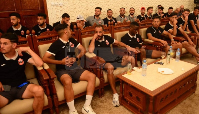 بالصور.. والي الشلف يستقبل لاعبي “لايصو” بعد الفوز بكأس الجمهورية