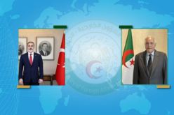 عطاف يهنىء نظيره هاكان فيدان بمناسبة تعيينه على رأس الدبلوماسية التركية