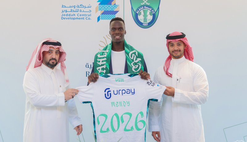 بالصور.. الأهلي السعودي يضم رسميا إدوار ميندي
