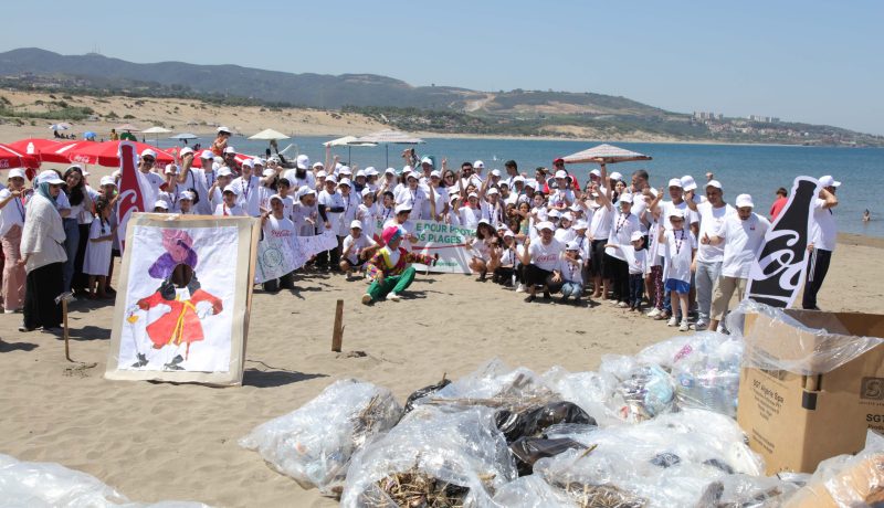 كوكاكولا وشركة “ECCBC” تطلقان عملية تنظيف الشواطئ