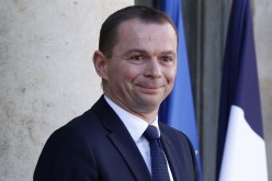 بالفيديو.. وزير العمل الفرنسي يدافع عن المهاجرين ويشكرهم