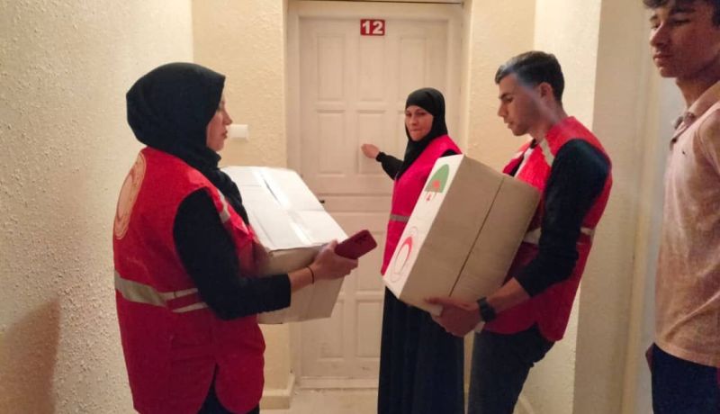 تيبازة: الهلال الأحمر يوزع الطرود الغذائية على العائلات المُرحلة