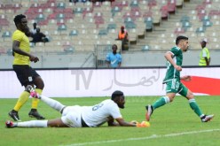 الكاف تُشيد بهدف عمورة الثاني ضد أوغندا