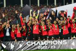 بالصور.. لاعبو سوسطارة ينالون التاج الإفريقي وسط فرحة عارمة