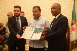 والي الشلف يكرم رئيس الفريق بعد الفوز بكأس الجمهورية