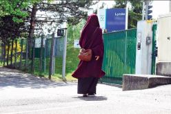 غزت المدارس.. العبايات تحدث طوارئ في وزارة التربية الفرنسية