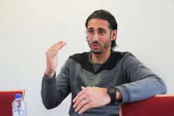 بلفوضيل يطمئن محبيه ويرد على الصحافة الفرنسية