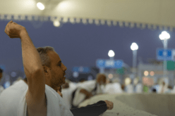 أول أيام التشريق.. حجاج بيت الله يواصلون رمي الجمرات في منى