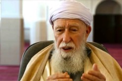 وزير المجاهدين يزور الشيخ الطاهر آيت علجت في المستشفى
