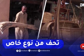 تقرت : حسان بوبكري..حرفي يحول بقايا النخيل إلى تحف فنية