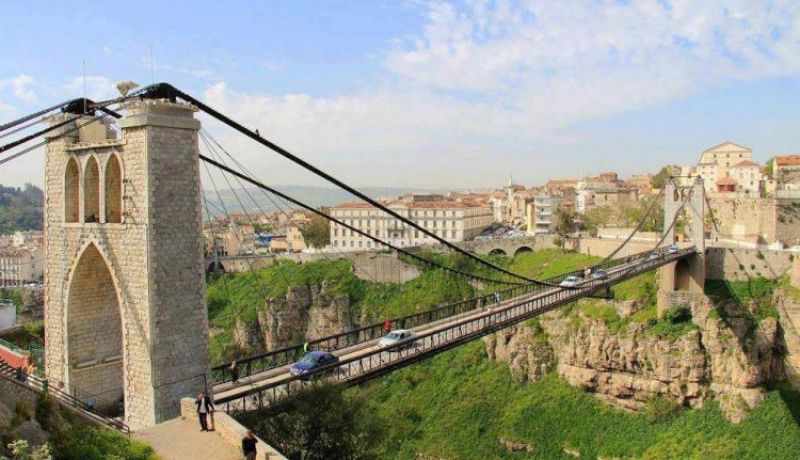 وفاة شاب إثر سقوطه من أعلى جسر في قسنطينة