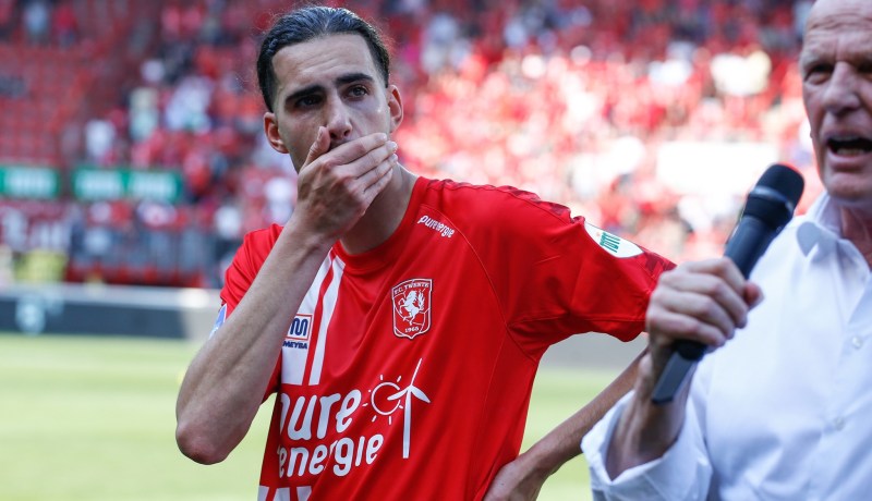 بالصور.. زروقي يحظى بتوديع مؤثر في تفينتي