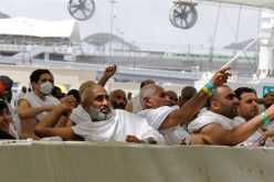 في أول أيام عيد الأضحى.. الحجاج يبدأون رمي الجمرات اختتاما لشعيرة الحج