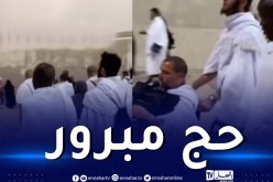 مناسك الحج.. كانتي يحمل عكازات بن ناصر الجالس على كرسي متحرّك