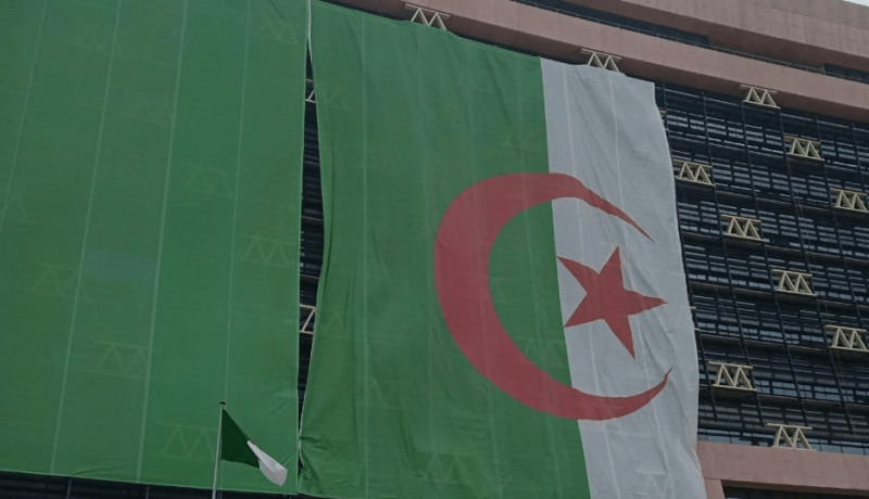 موبيليس ترفع أكبر علم جزائري بمناسبة عيد الإستقلال