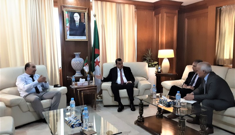 عرقاب يناقش إنشغالات ساكني ميلة بخصوص الكهرباء والغاز