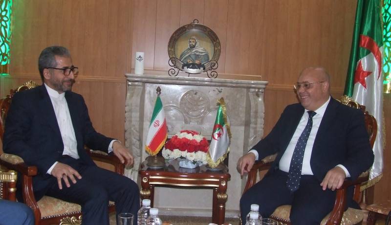 وزير المجاهدين يبحث تطوير التعاون مع إيران