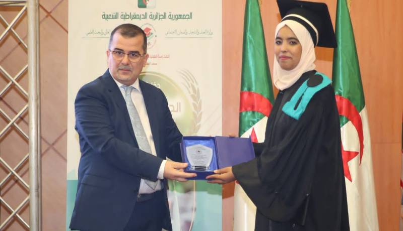 وزير العمل يُكرم الطلبة المتفوقين بالمدرسة العليا للضمان الاجتماعي