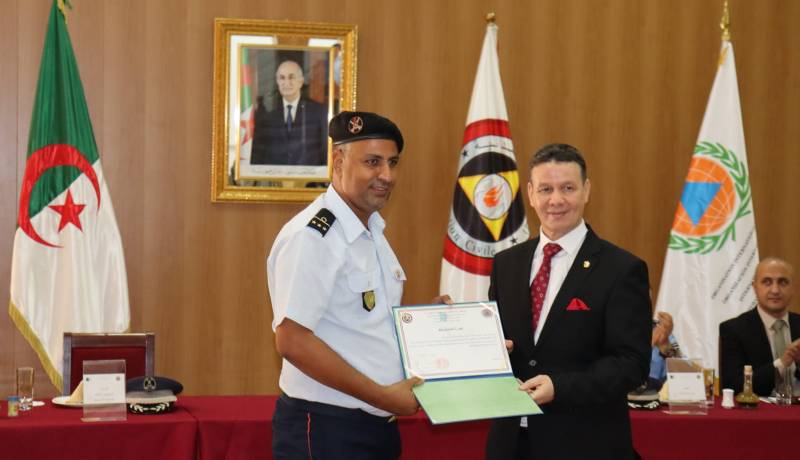 إختتام الدورة التكوينية حول مكافحة حرائق الغابات للمتربصين العرب والأفارقة بالجزائر