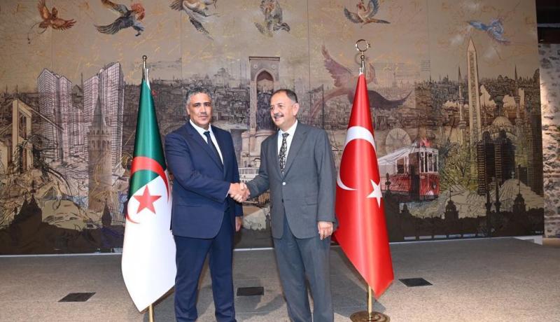 وزير السكن يبحث سبل التعاون مع نظيره التركي