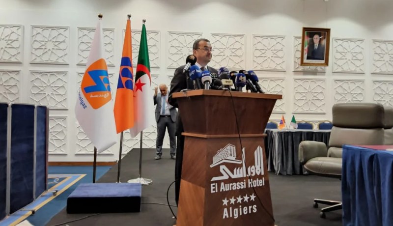 فتح الأظرفة المتعلقة بإنجاز أول مشروع لمحطات الطاقة الشمسية