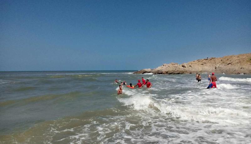 كانوا داخل عوامة.. إنقاذ أم و3 أبناء وطفلين من الغرق في جيجل