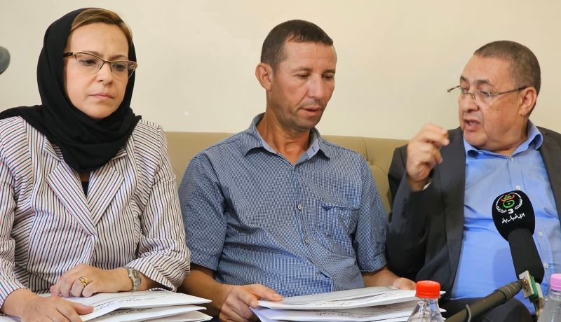 العاصمة.. وزير الداخلية يعزي عائلة ضحايا الحرائق بعين بنيان