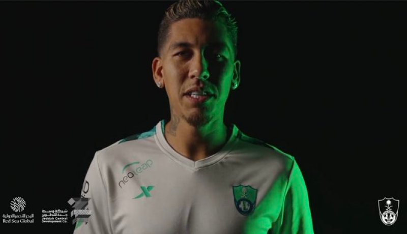 الأهلي السعودي يتعاقد رسميا مع فيرمينيو