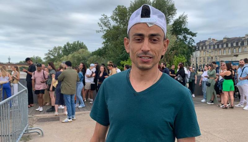 بالفيديو.. جزائري ينقذ فرنسية ألقت بنفسها في النهر