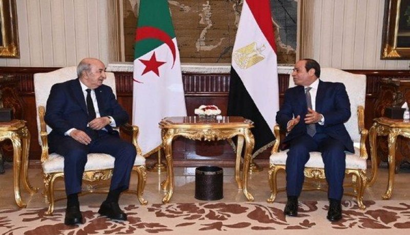 رئيس الجمهورية يجري مكالمة هاتفية مع نظيره المصري