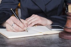 إلغاء مهنة محافظ البيع بالمزاد العلني وإسنادها للمحضرين القضائيين