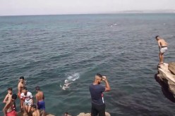 بسبب تحديات القفز من الصخور.. شاب يلقى حتفه في الشلف