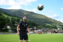 بودبوز يحل بالنمسا ويباشر تربصه رفقة الأهلي السعودي