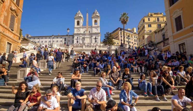 إيطاليا تحذر السياح الأجانب