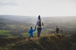 دولة أوروبية تمكن أطفال الأجانب من الاستفادة من نظام الرعاية الصحية