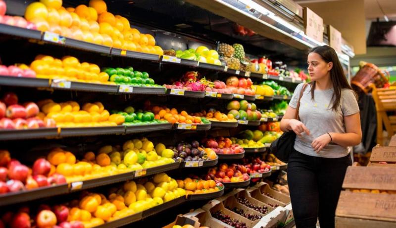 فيما التهبت أسعار زيت الزيتون.. الأوروبيون يشتكون غلاء الخضر والفواكه