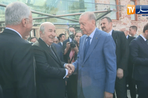 الرئيس التركي يودع الرئيس تبون عقب مأدبة غداء أقامها على شرفه بقصر السلاطين في إسطنبول