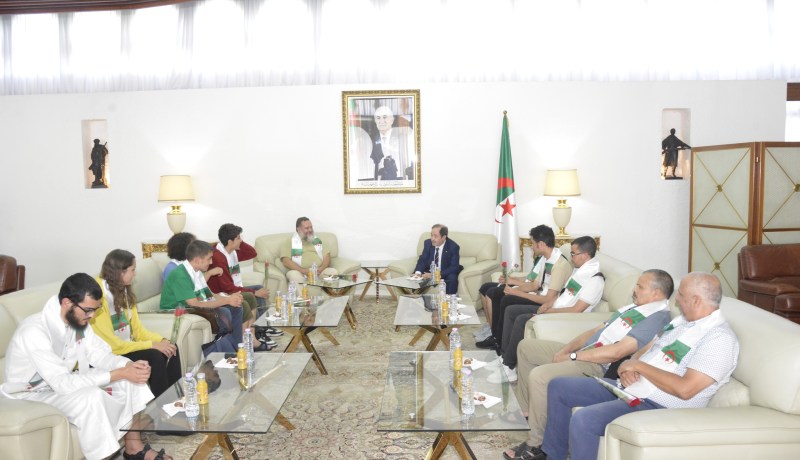 وزير التربية يستقبل الوفد الممثل للجزائر في منافسة الأولمبياد العالمية للرياضيات