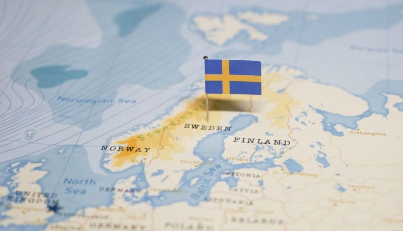 السويد تشدد قواعد الهجرة على هذه الفئة