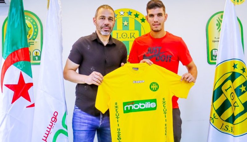 بوحكاك يجدد عقده مع شبيبة القبائل