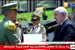 رئيس الجمهورية والفريق أول شنقريحة يشرفان على تقليد الرتب وتسليم الشهادات