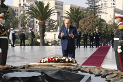 مقام الشهيد.. رئيس الجمهورية يضع اكليلا من الزهور ويترحم على أرواح الشهداء