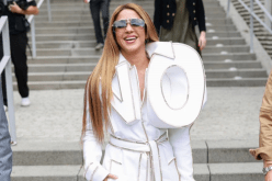 شاكيرا توجه رسالة جديدة لبيكيه من أسبوع الموضة