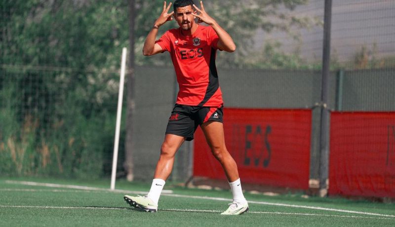 بالفيديو.. عطال يعبث بزملائه مستعرضا مهاراته في تدريبات نيس