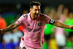 بالفيديو.. ميسي هدافا ويحصد أول جائزة له مع انتر ميامي