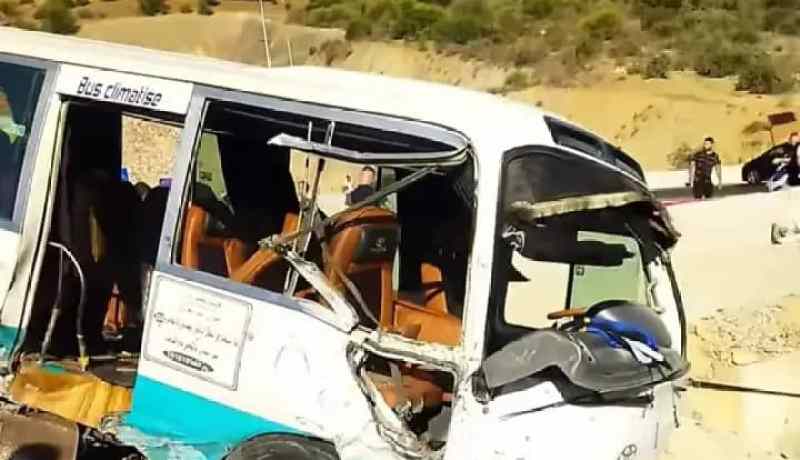 إرتفاع حصيلة حادث إصطدام حافلة بسيارة بمنقذ طريق السيار سيدي عيش إلى 36 راكبا
