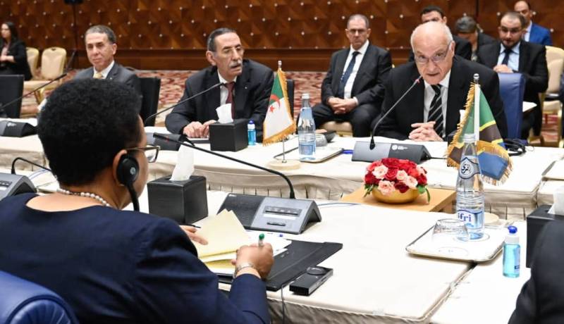 التوقيع على إتفاقيات ومذكرات تفاهم بين الجزائر وتنزانيا